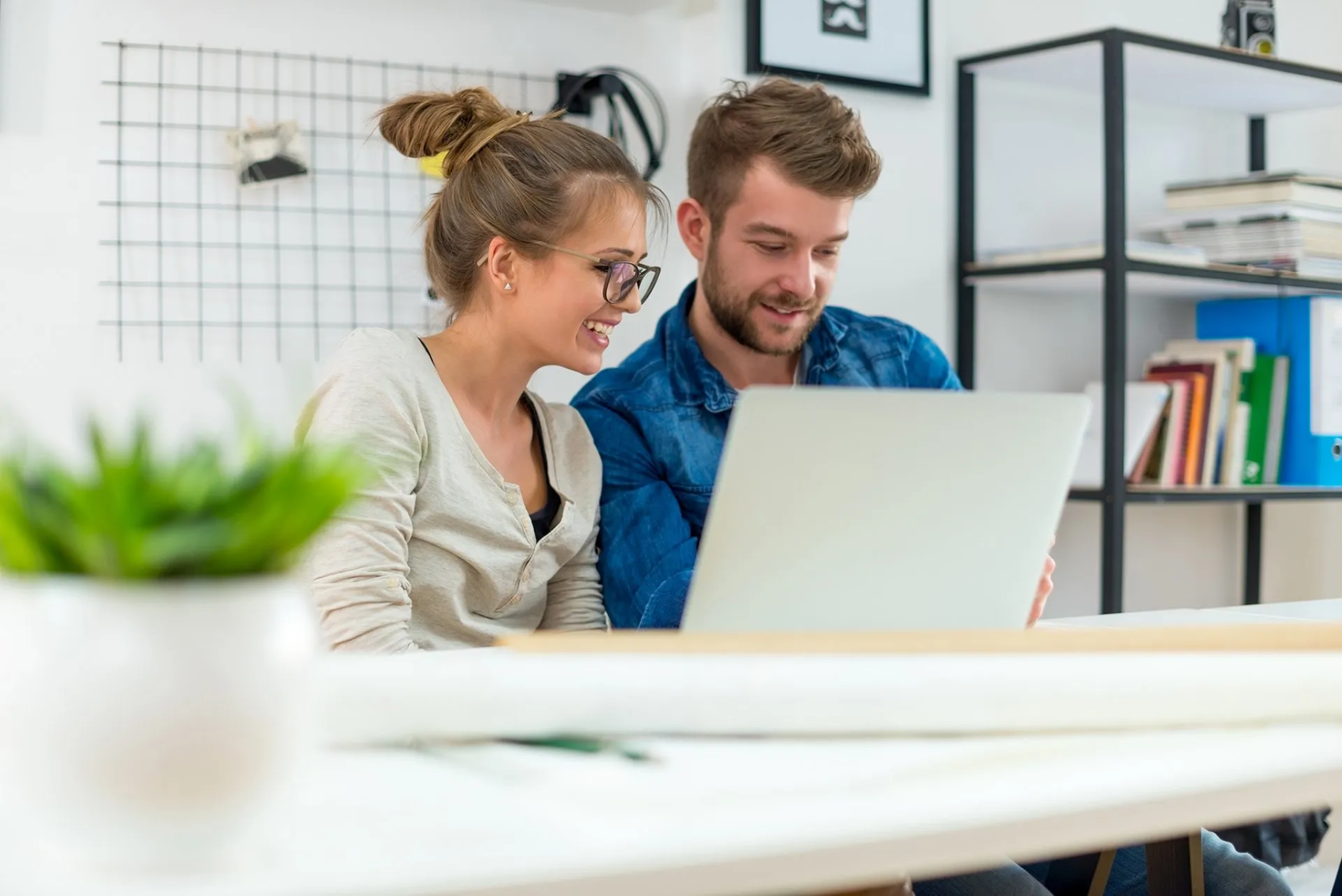 man-woman-laptop.png